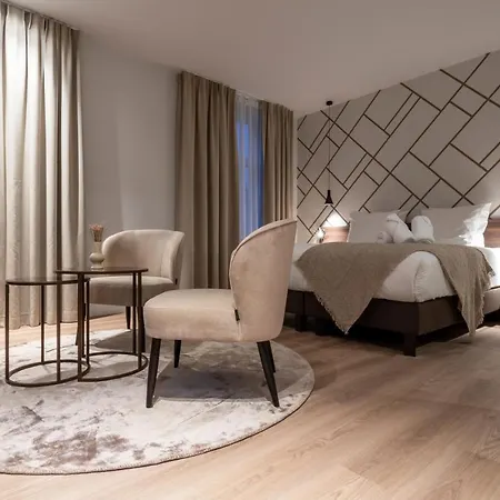 Hotel One Two Four - & 4*